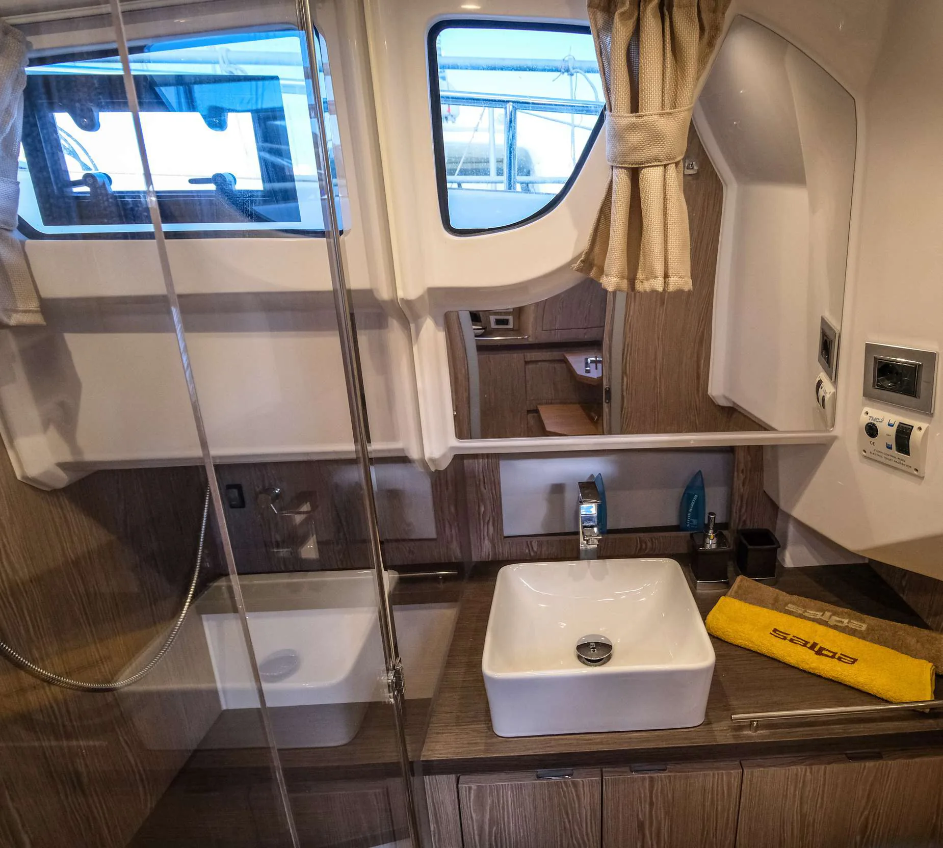 Avangarde 35 — photo 12 location yacht Monaco