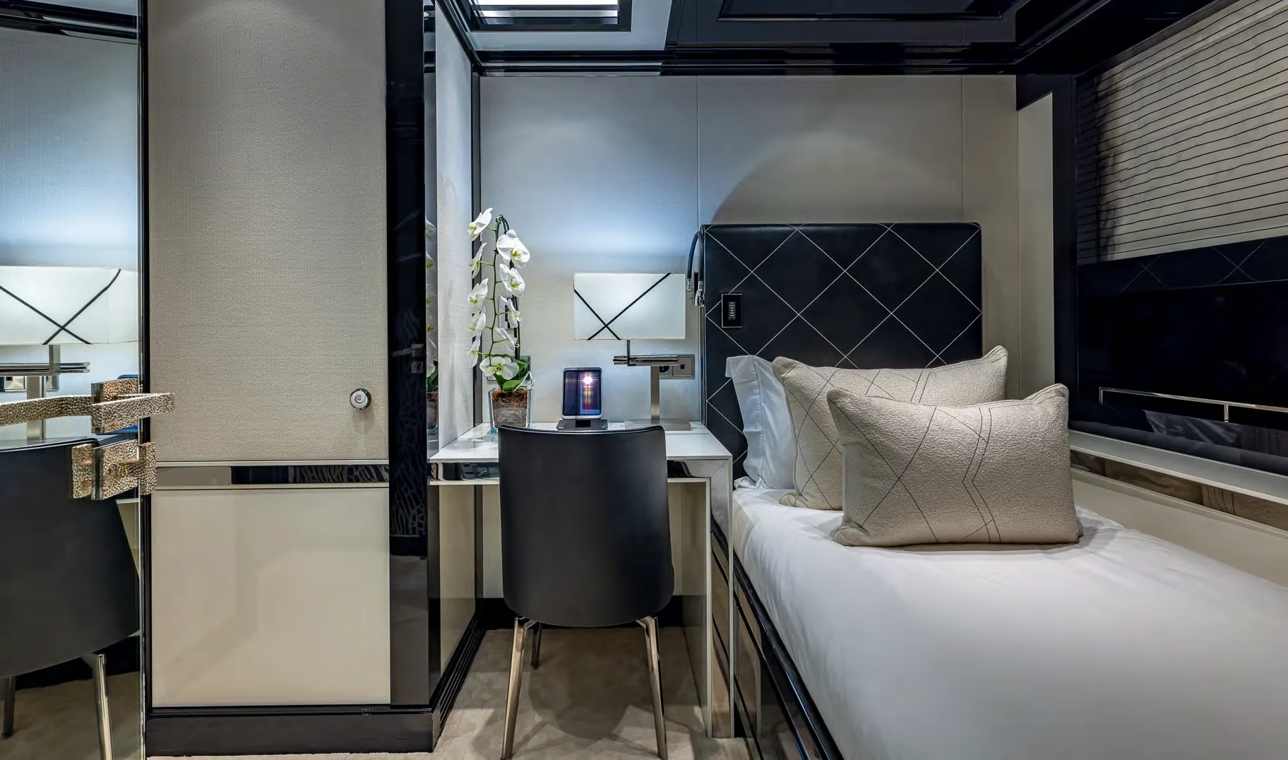OKTO — photo 23 location yacht Monaco