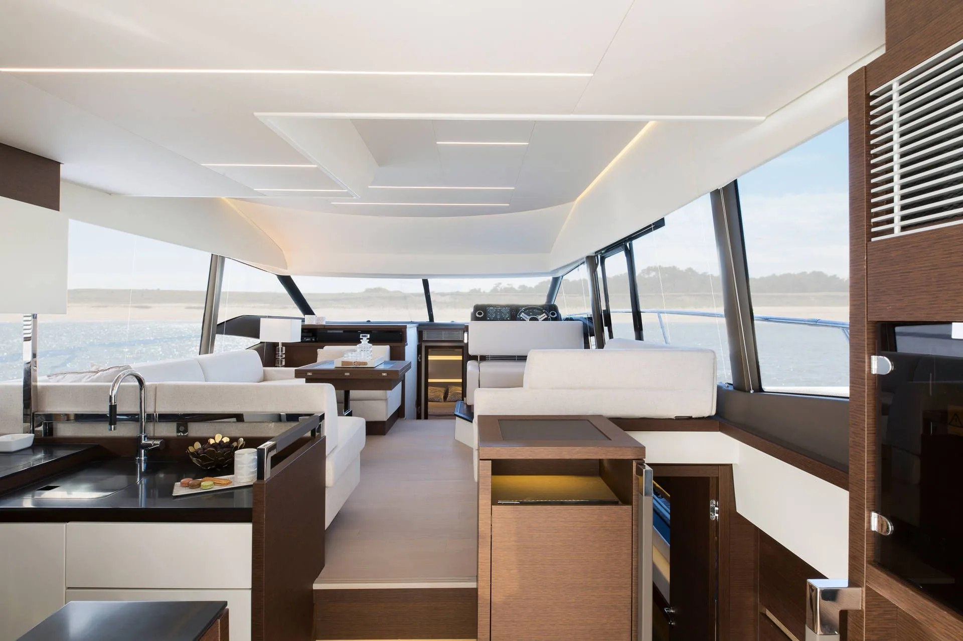 Prestige 520 Fly — photo 5 location yacht Monaco