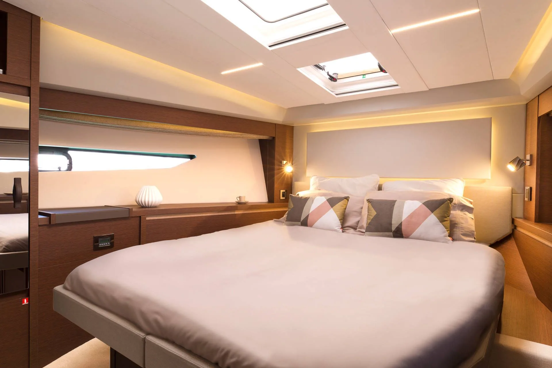 Prestige 520 Fly — photo 7 location yacht Monaco