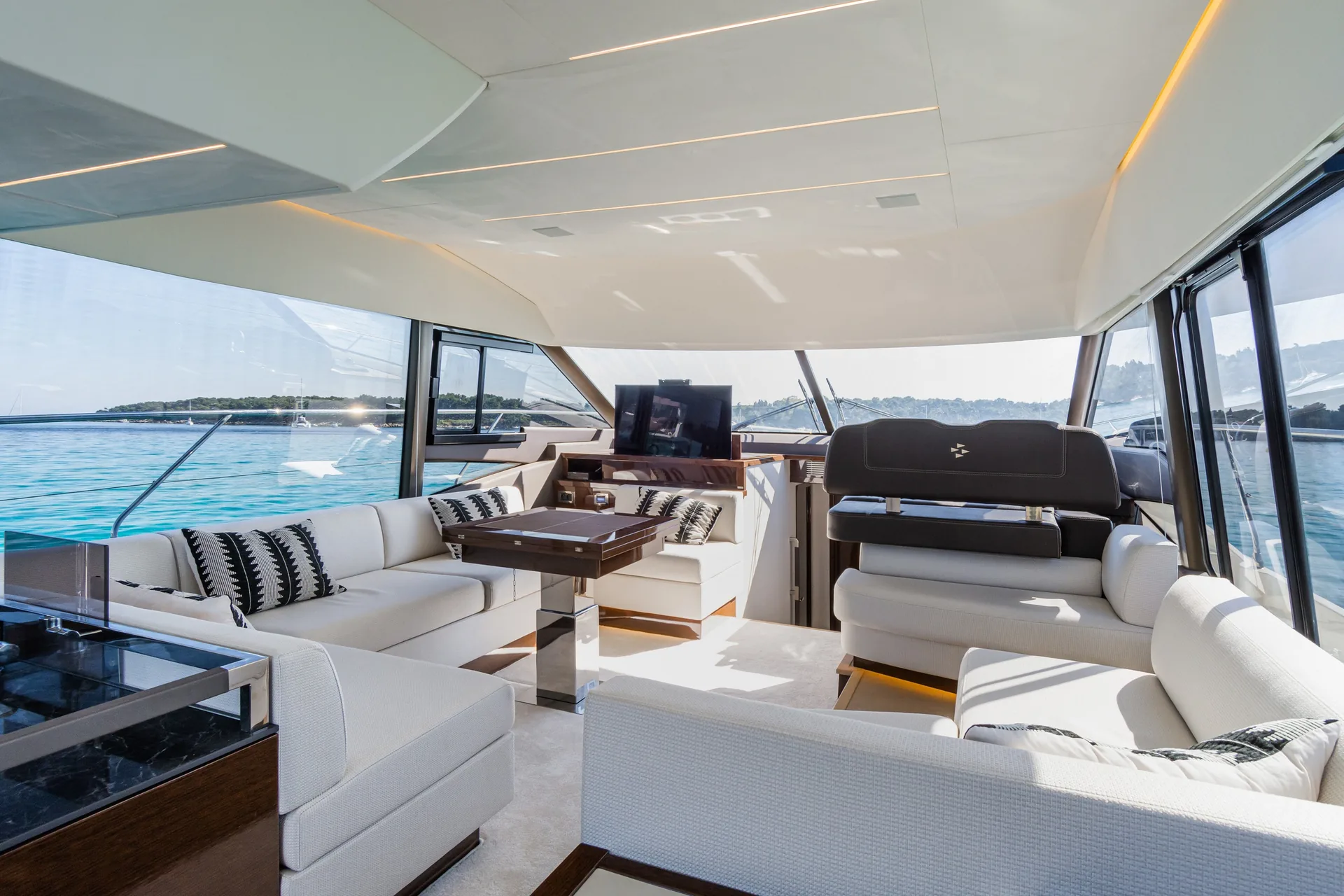 Prestige 590 — photo 8 location yacht Monaco