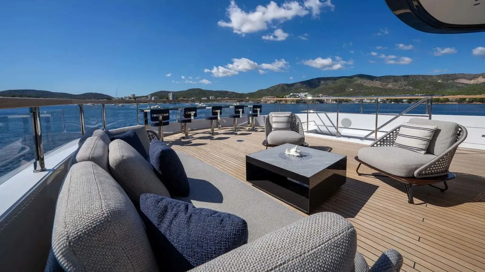 ALPHA WAVES - photo 18 yacht charter Monaco