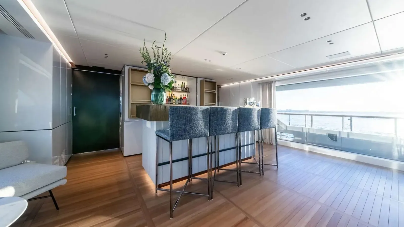 ALPHA WAVES - photo 24 yacht charter Monaco