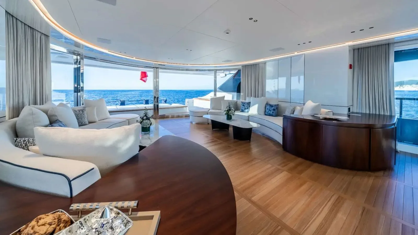 ALPHA WAVES - photo 28 yacht charter Monaco