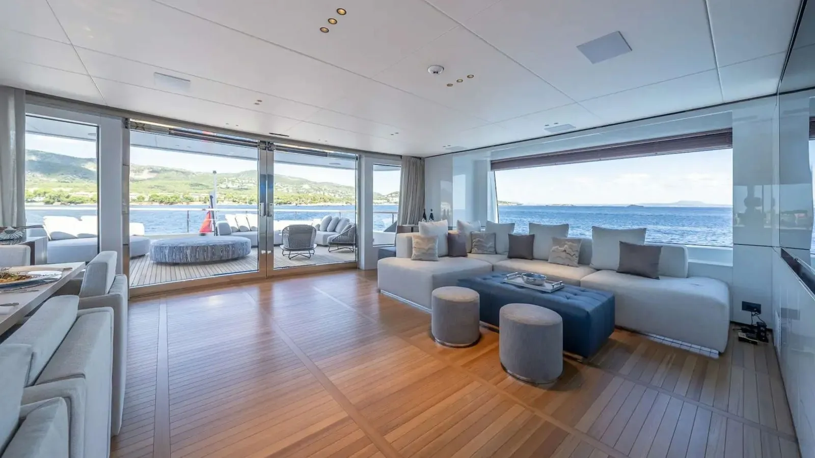 ALPHA WAVES - photo 32 yacht charter Monaco