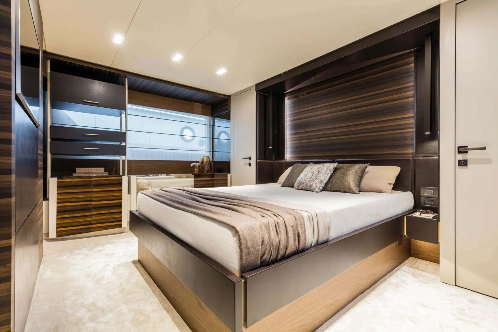 CARE ONE - photo 11 yacht charter Monaco