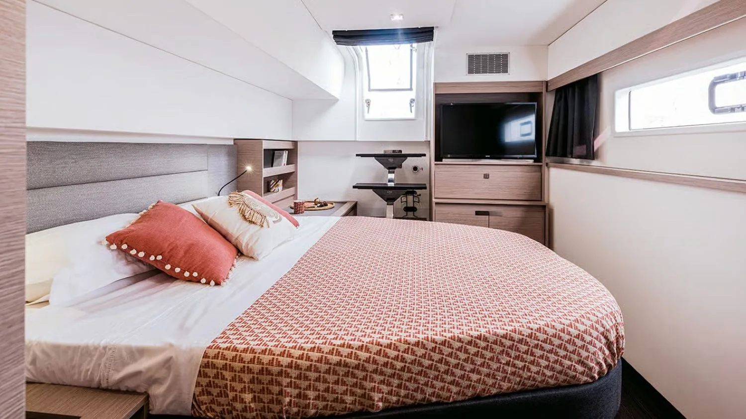CATAMARAN AURA 51 - photo 13 yacht charter Monaco