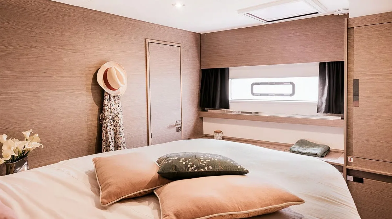 CATAMARAN AURA 51 - photo 14 yacht charter Monaco