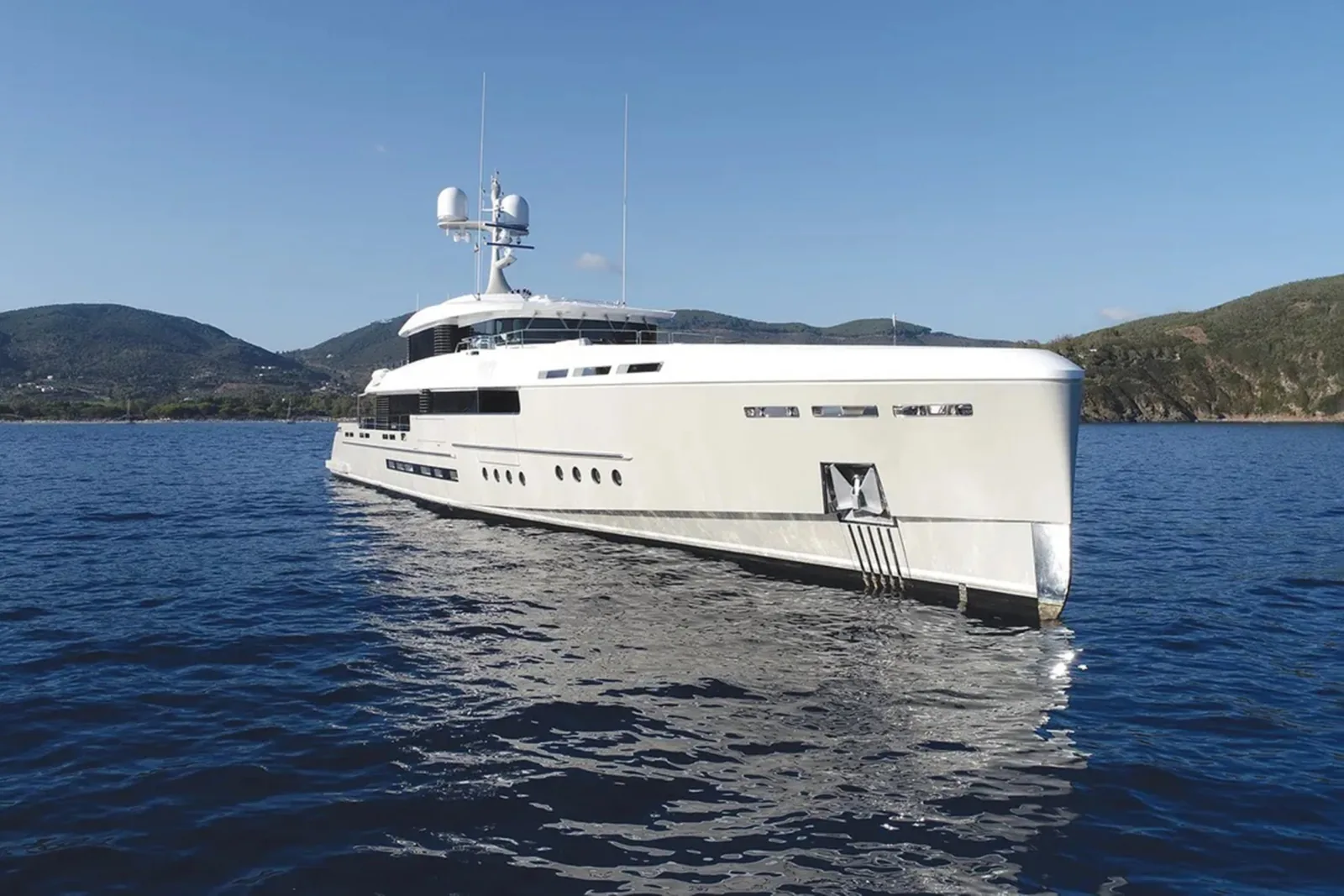 ENDEAVOUR 2 - photo 3 yacht charter Monaco