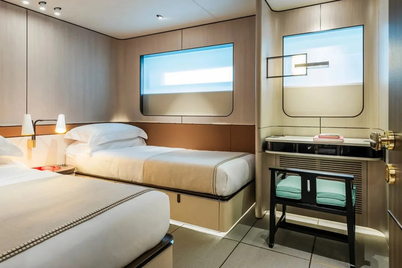 ENDEAVOUR 2 - photo 12 yacht charter Monaco