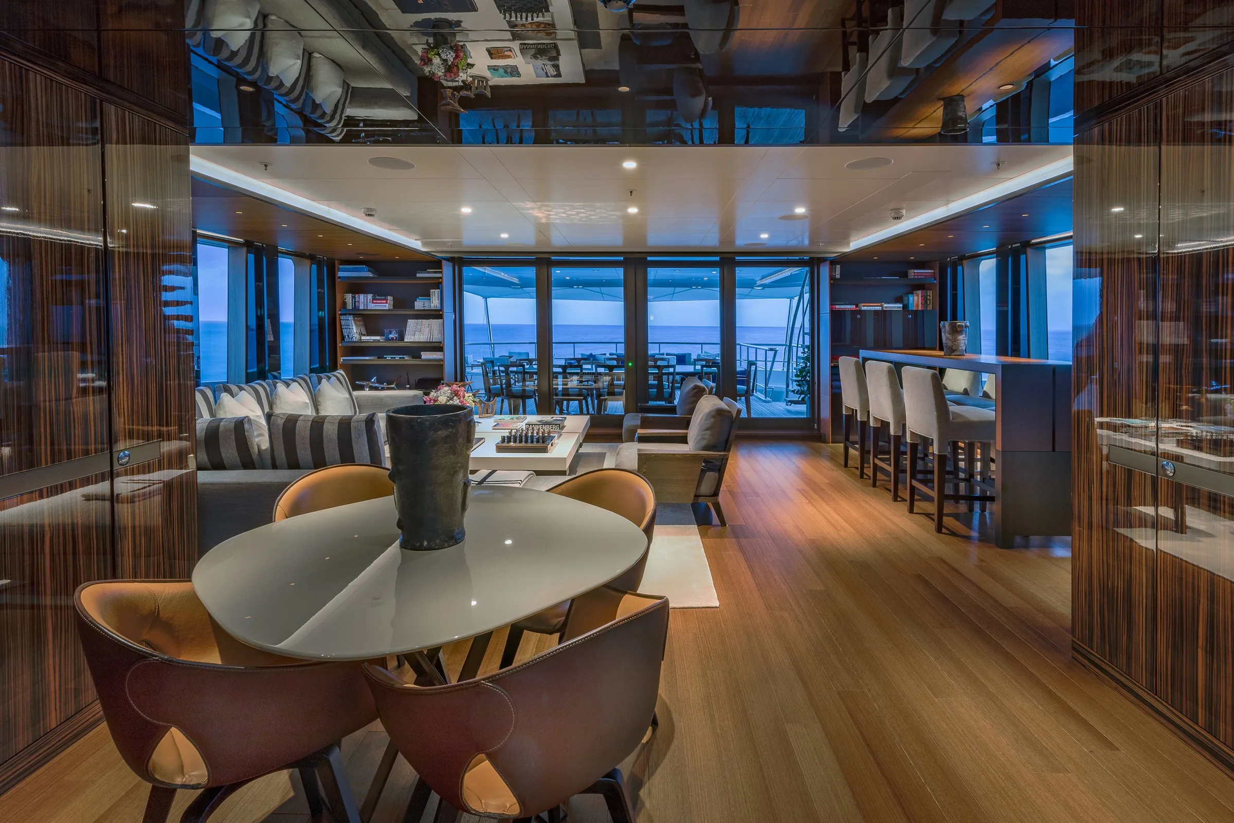 HALO - photo 7 yacht charter Monaco