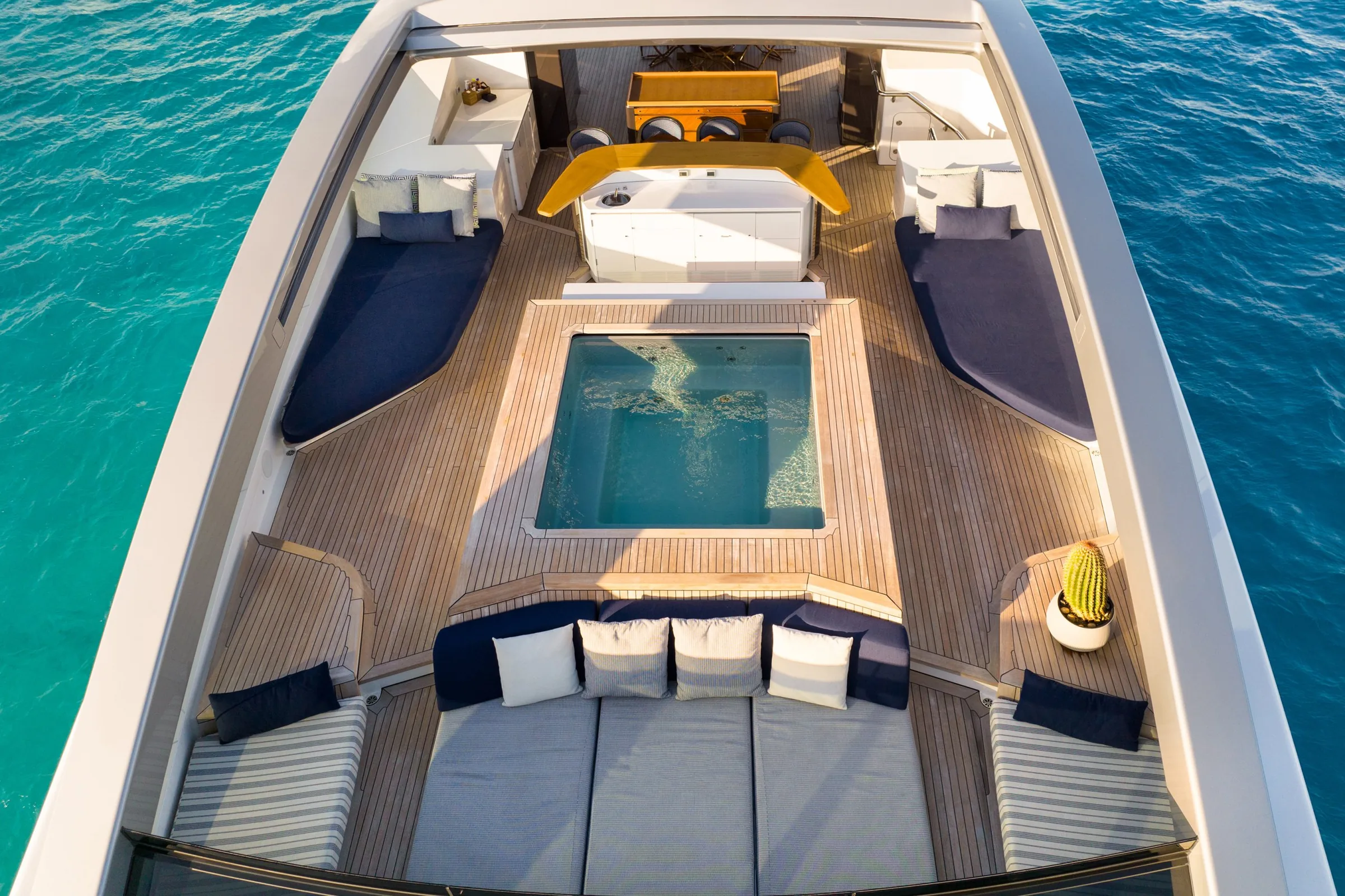 HALO - photo 11 yacht charter Monaco