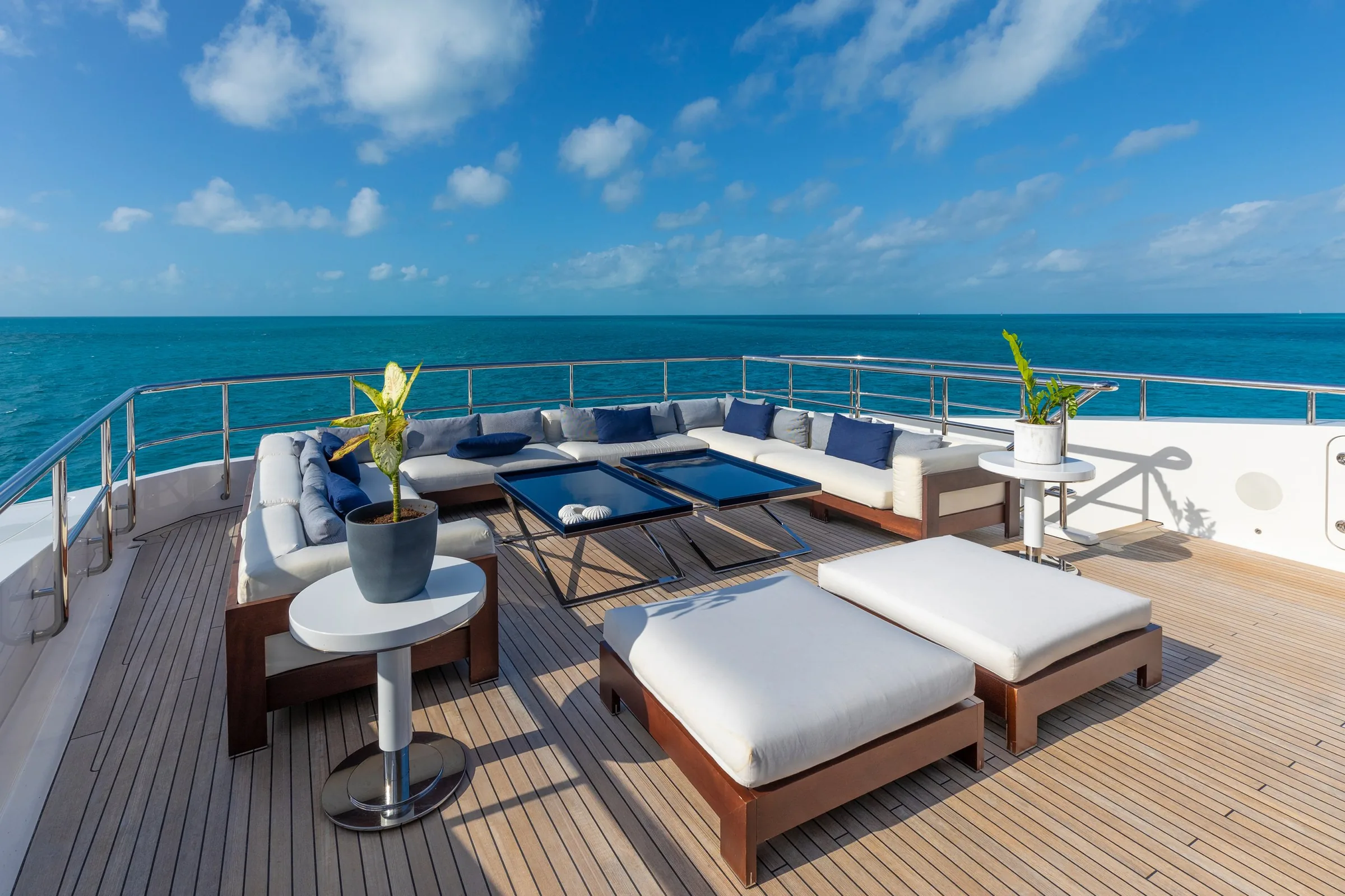 HALO - photo 23 yacht charter Monaco