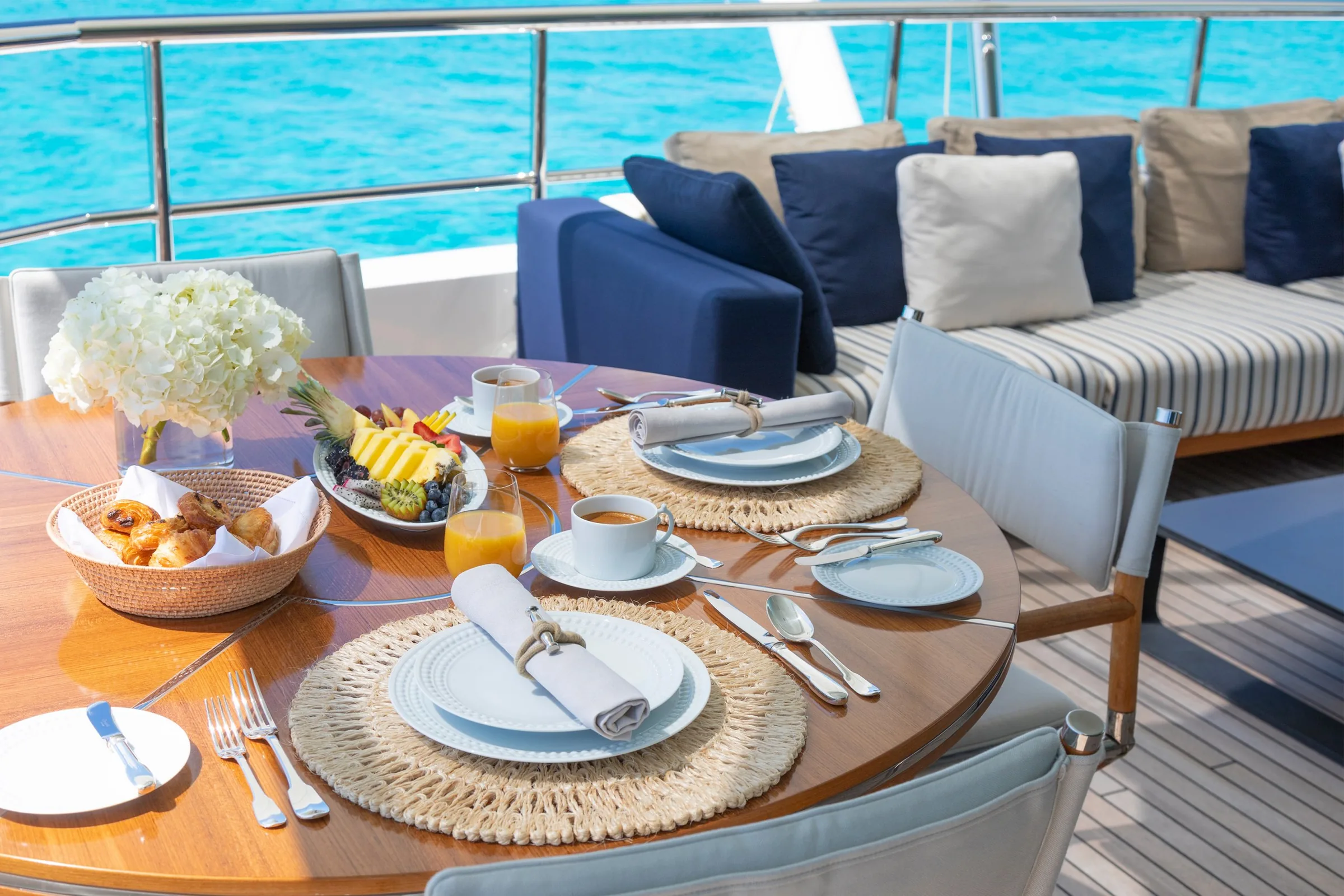 HALO - photo 29 yacht charter Monaco