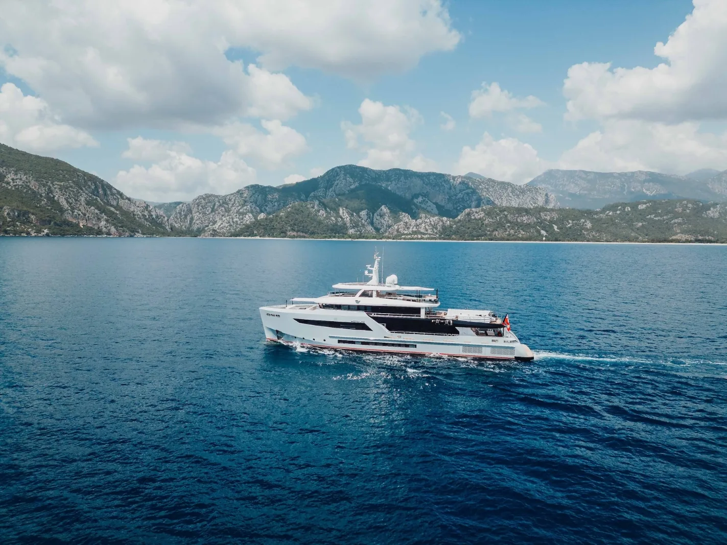 HEEUS - photo 3 yacht charter Monaco