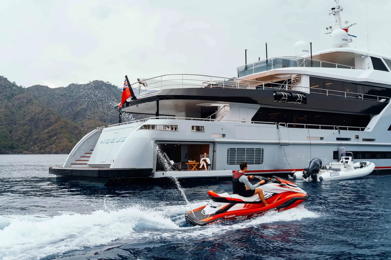 HEEUS - photo 4 yacht charter Monaco