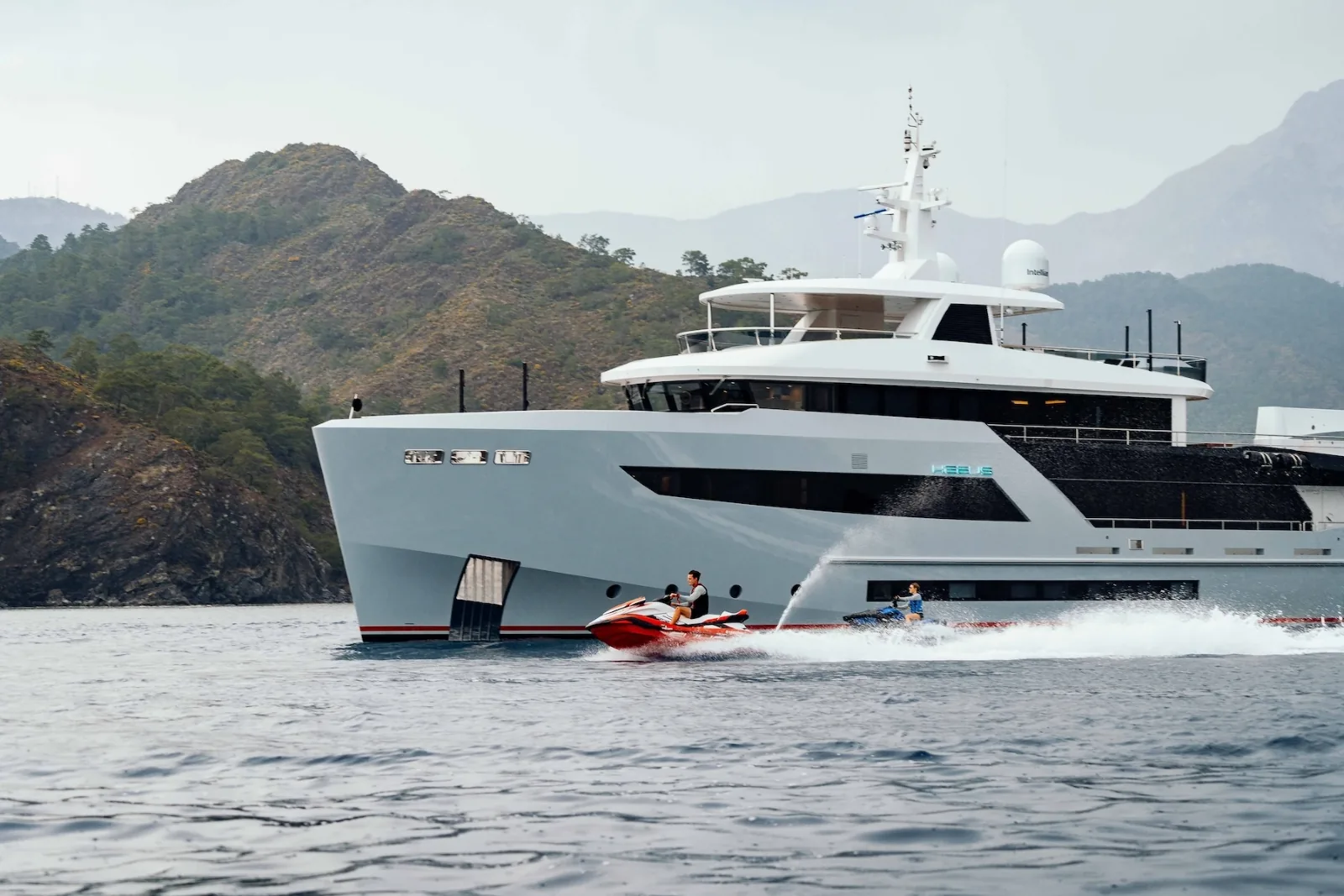 HEEUS - photo 7 yacht charter Monaco