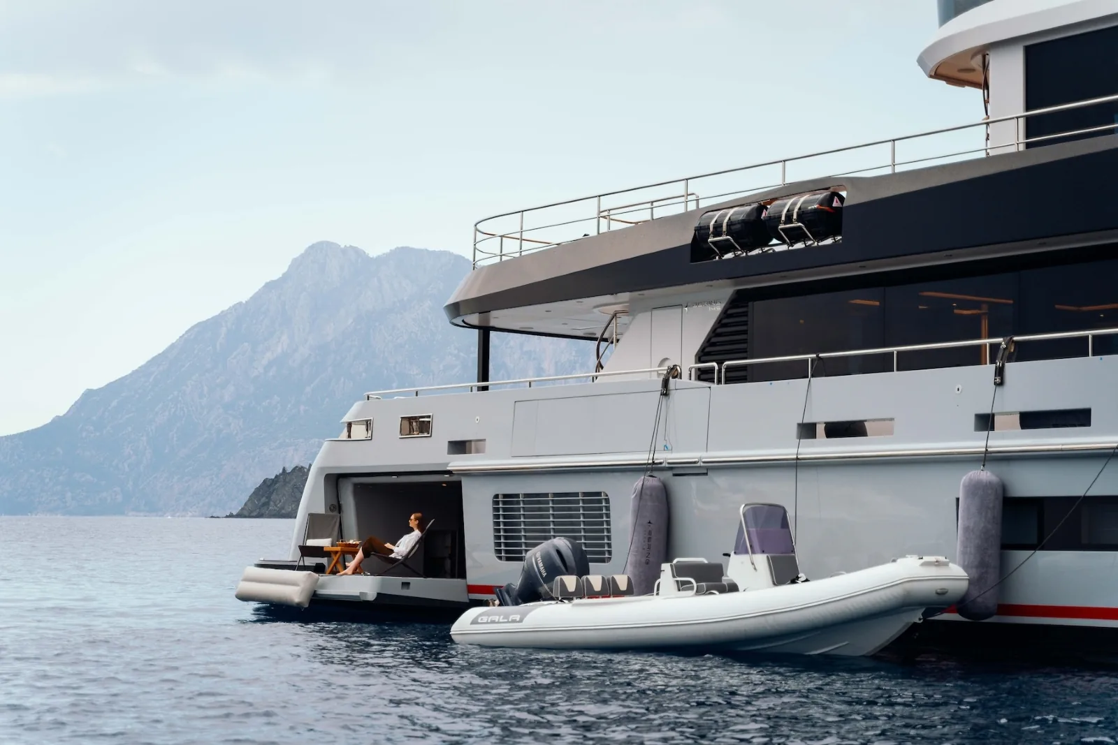 HEEUS - photo 13 yacht charter Monaco