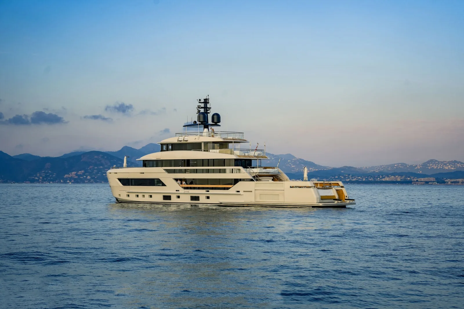 LA LA LAND - photo 8 yacht charter Monaco