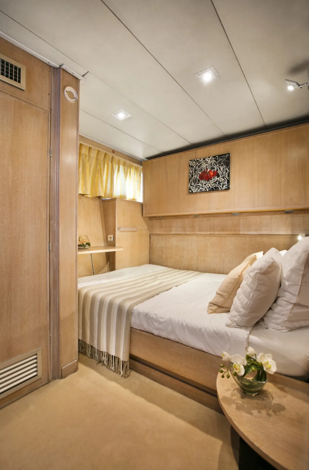 LADY JERSEY - photo 18 yacht charter Monaco