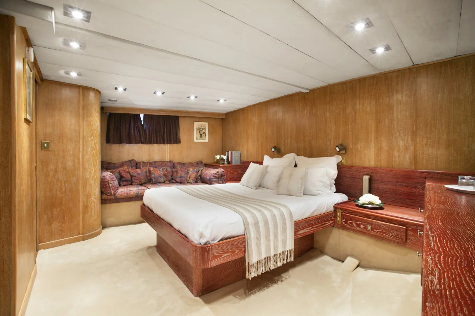 LADY JERSEY - photo 21 yacht charter Monaco