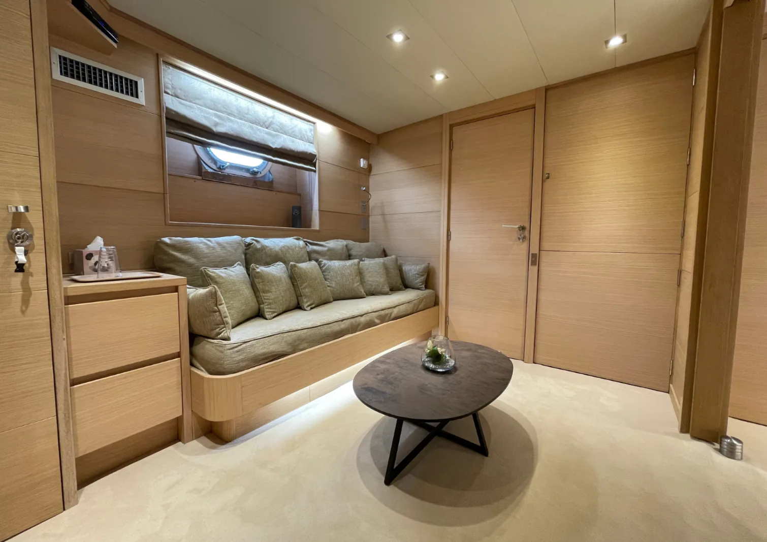 LADY JERSEY - photo 23 yacht charter Monaco