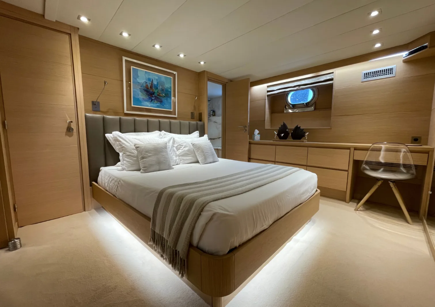 LADY JERSEY - photo 24 yacht charter Monaco