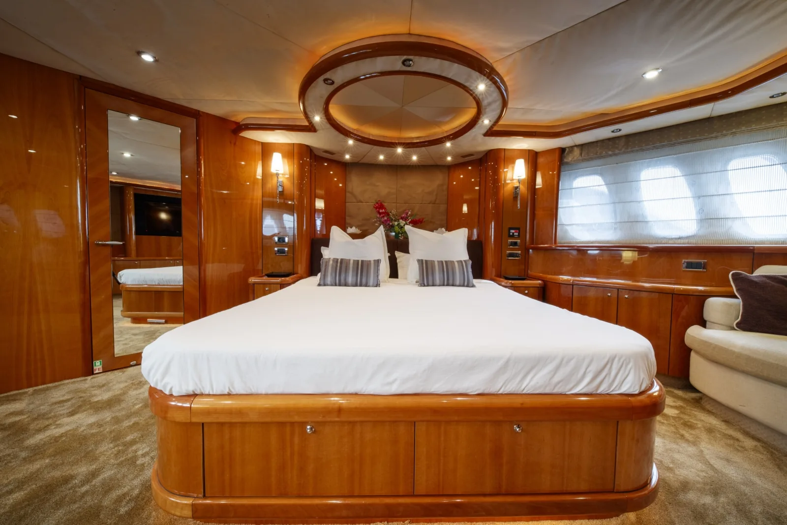 LADY YOUSRA - photo 22 yacht charter Monaco