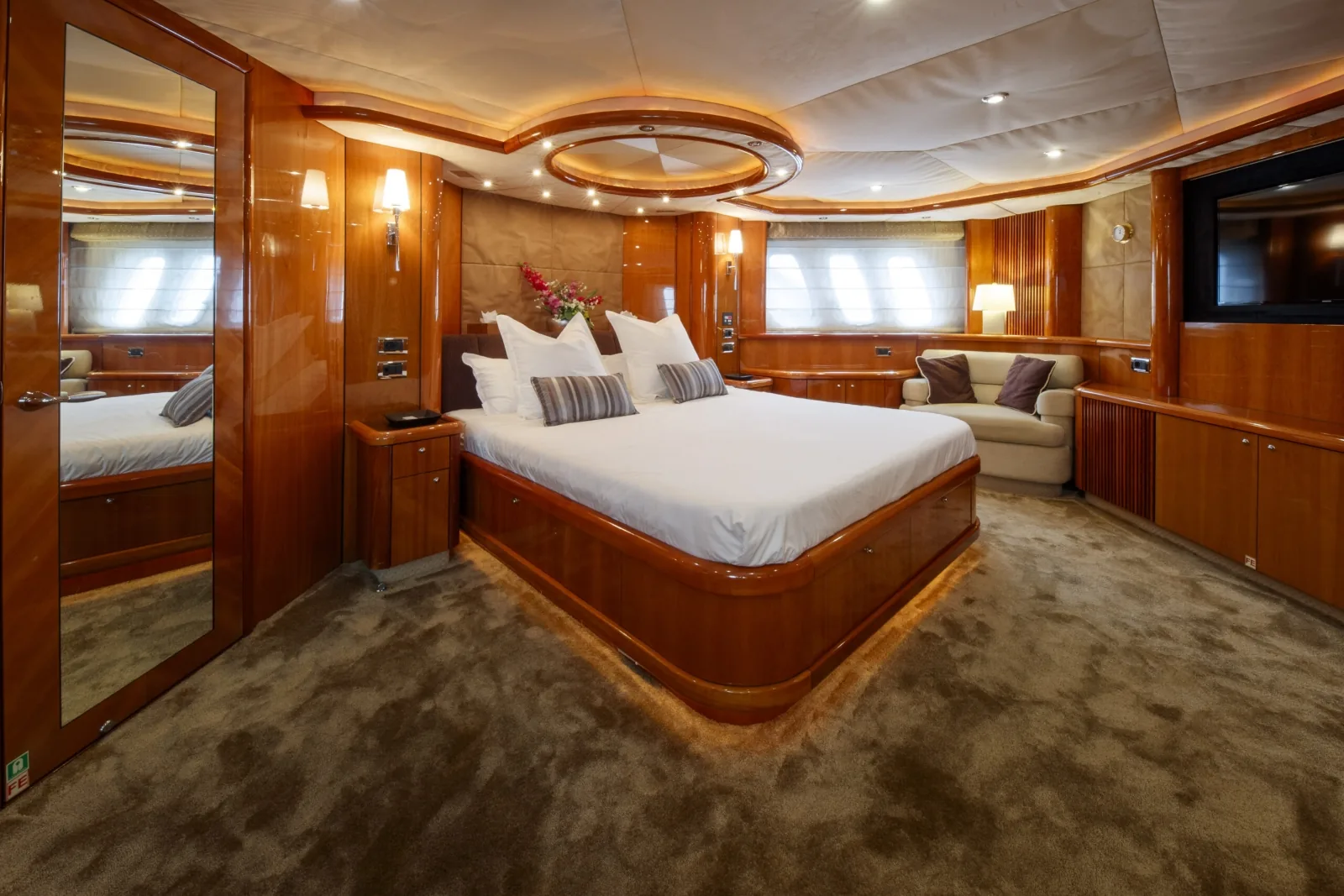 LADY YOUSRA - photo 23 yacht charter Monaco