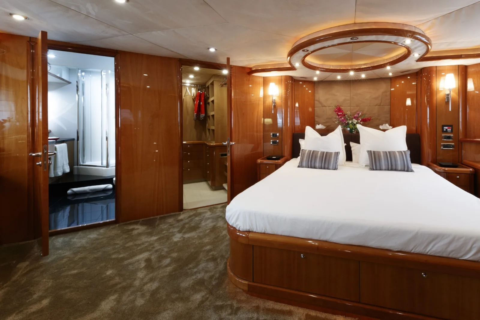 LADY YOUSRA - photo 24 yacht charter Monaco