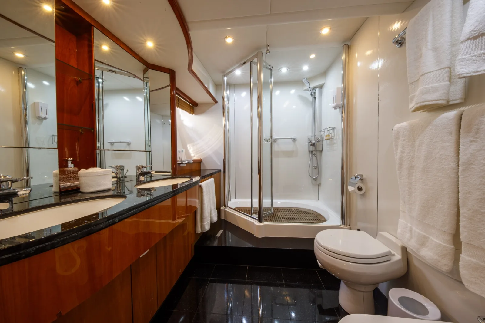 LADY YOUSRA - photo 25 yacht charter Monaco