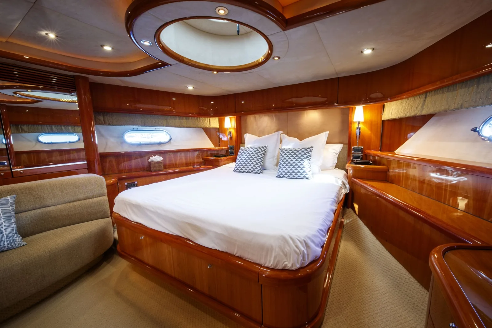 LADY YOUSRA - photo 28 yacht charter Monaco