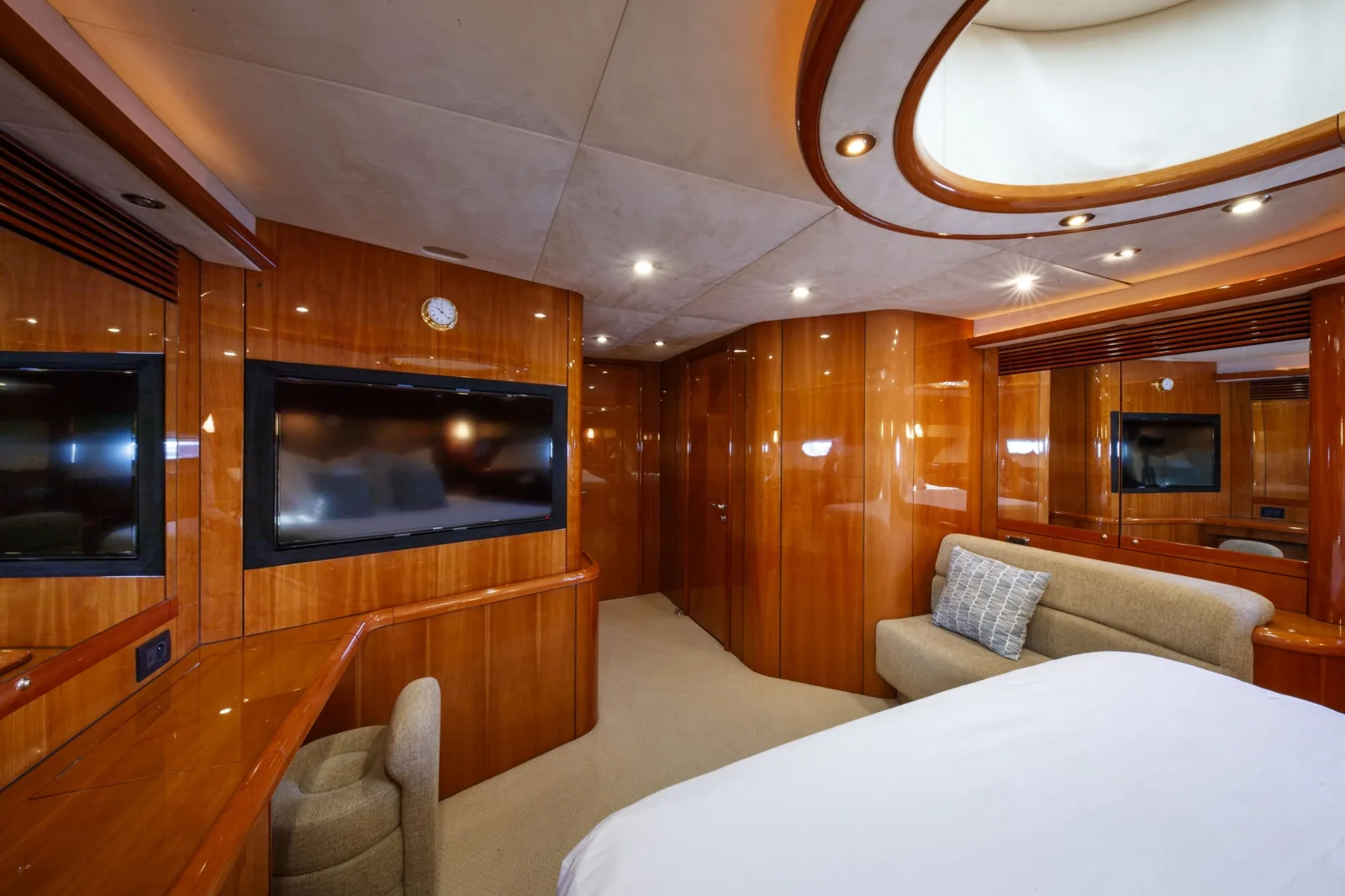 LADY YOUSRA - photo 29 yacht charter Monaco