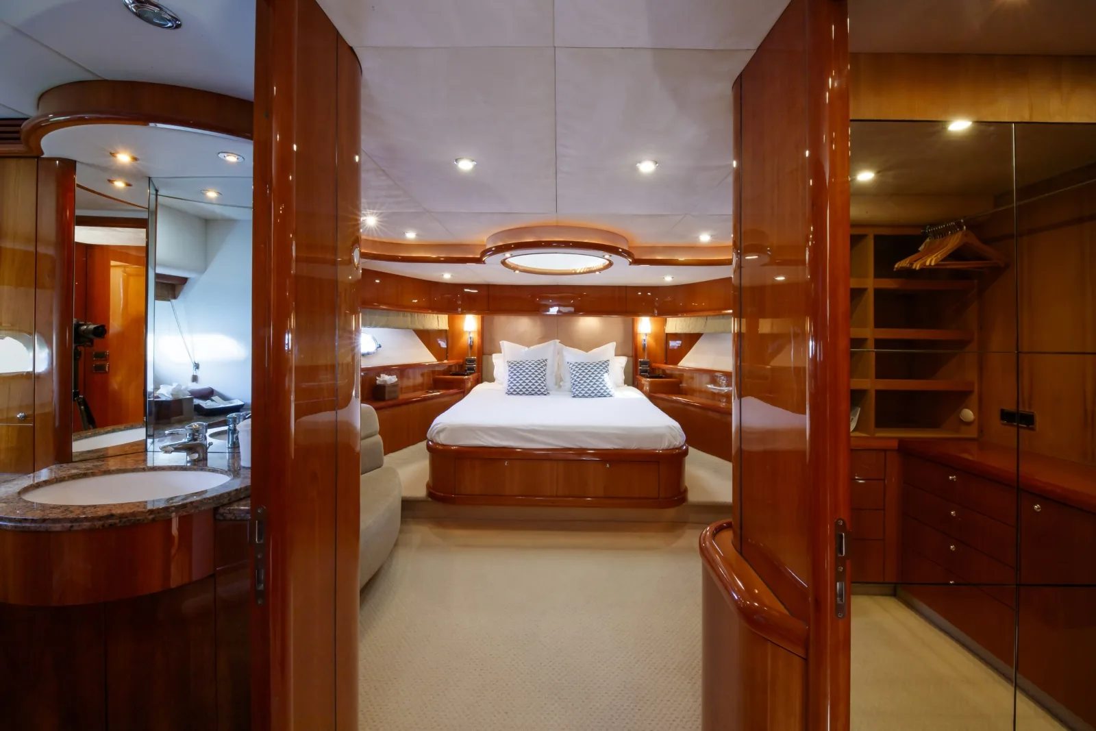 LADY YOUSRA - photo 30 yacht charter Monaco