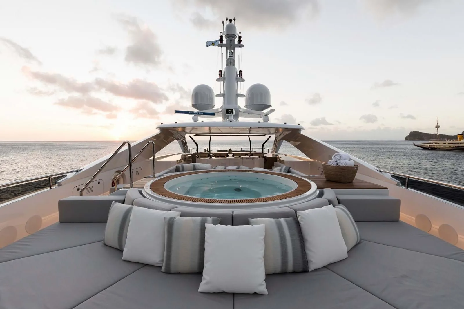 LAURENTIA - photo 12 yacht charter Monaco