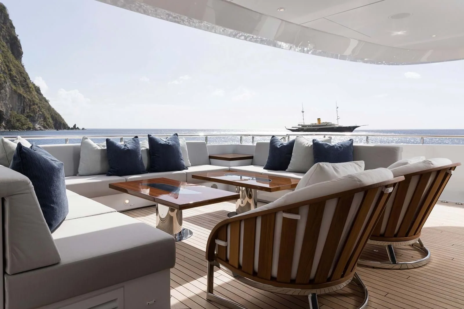 LAURENTIA - photo 15 yacht charter Monaco