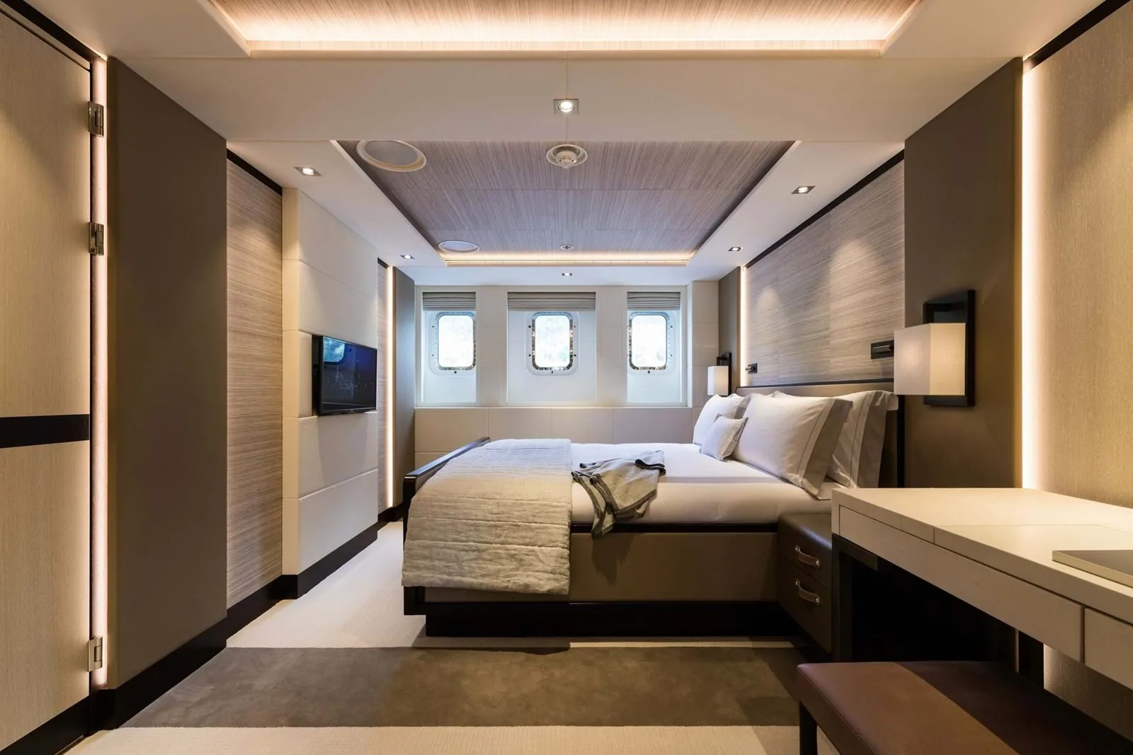LAURENTIA - photo 31 yacht charter Monaco