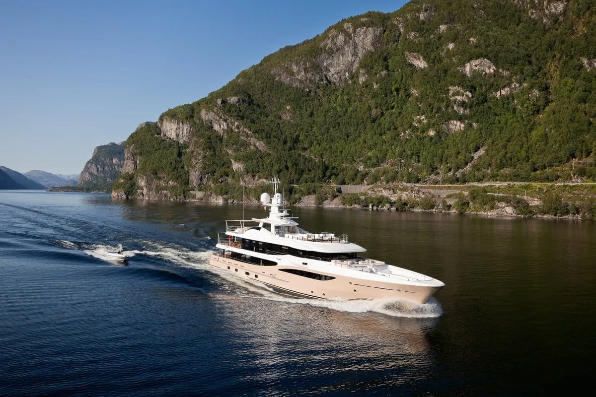 LILI - photo 2 yacht charter Monaco
