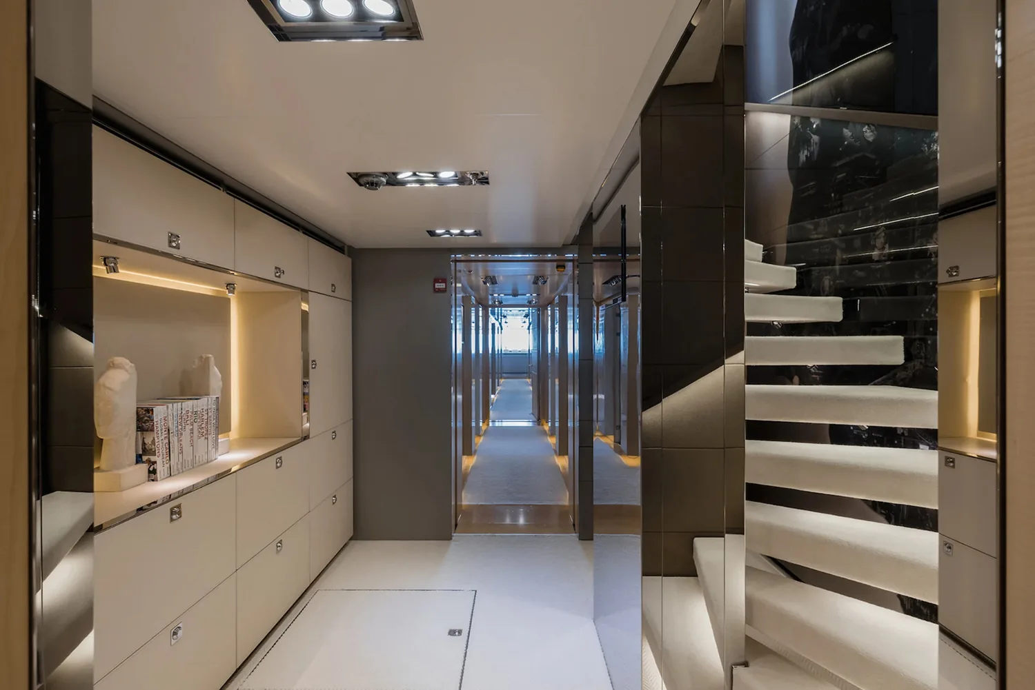 LOON - photo 14 yacht charter Monaco