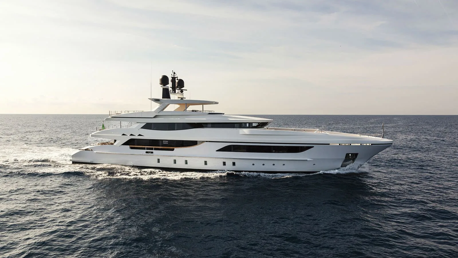 MR T - photo 2 yacht charter Monaco