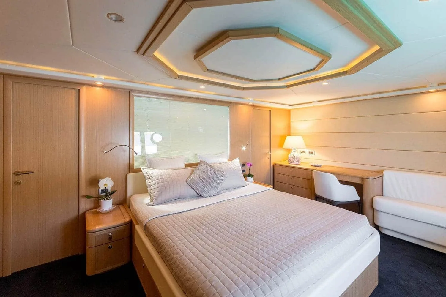 PORTHOS - photo 29 yacht charter Monaco