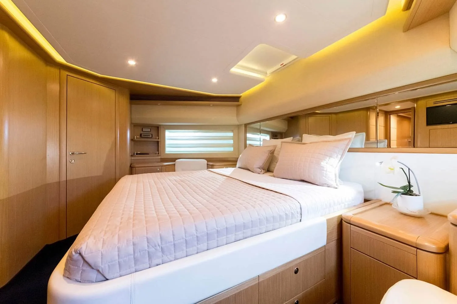 PORTHOS - photo 33 yacht charter Monaco