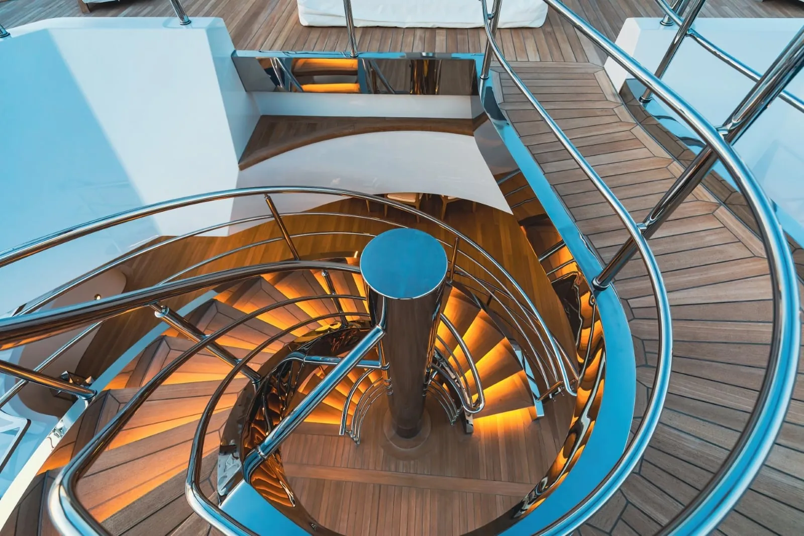 PROJECT X - photo 7 yacht charter Monaco