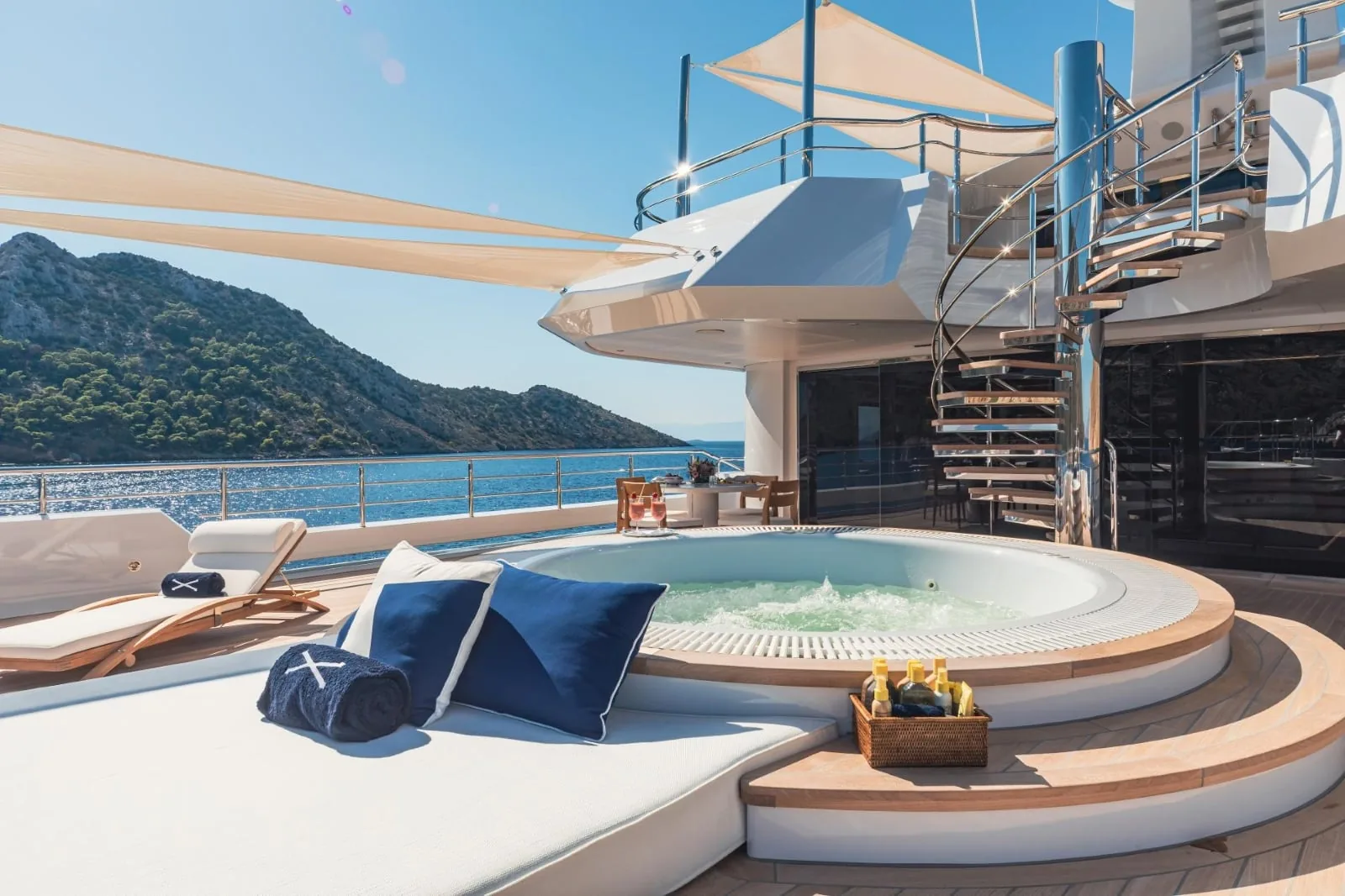 PROJECT X - photo 8 yacht charter Monaco