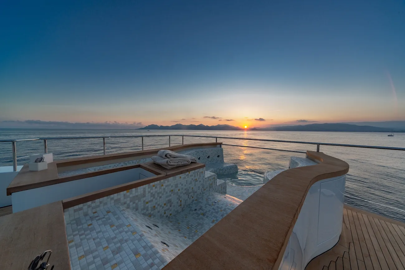 SILVER FOX - photo 15 yacht charter Monaco
