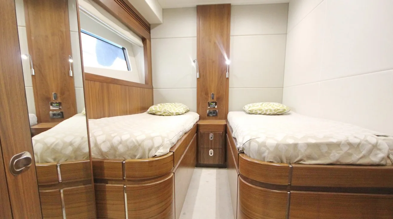 SUNSEEKER 75 - photo 13 yacht charter Monaco