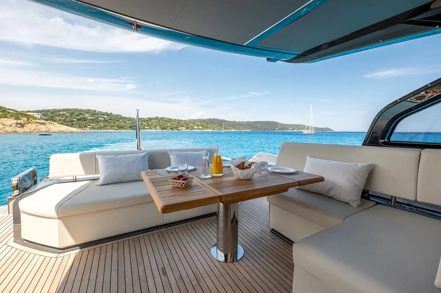 SUNSEEKER PREDATOR 65 - photo 5 yacht charter Monaco