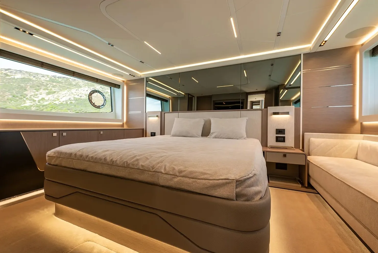 SUNSEEKER PREDATOR 65 - photo 8 yacht charter Monaco
