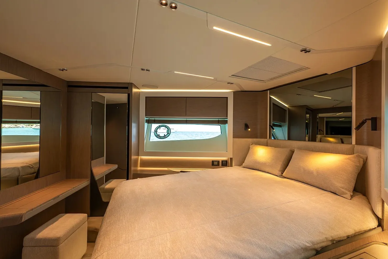 SUNSEEKER PREDATOR 65 - photo 9 yacht charter Monaco