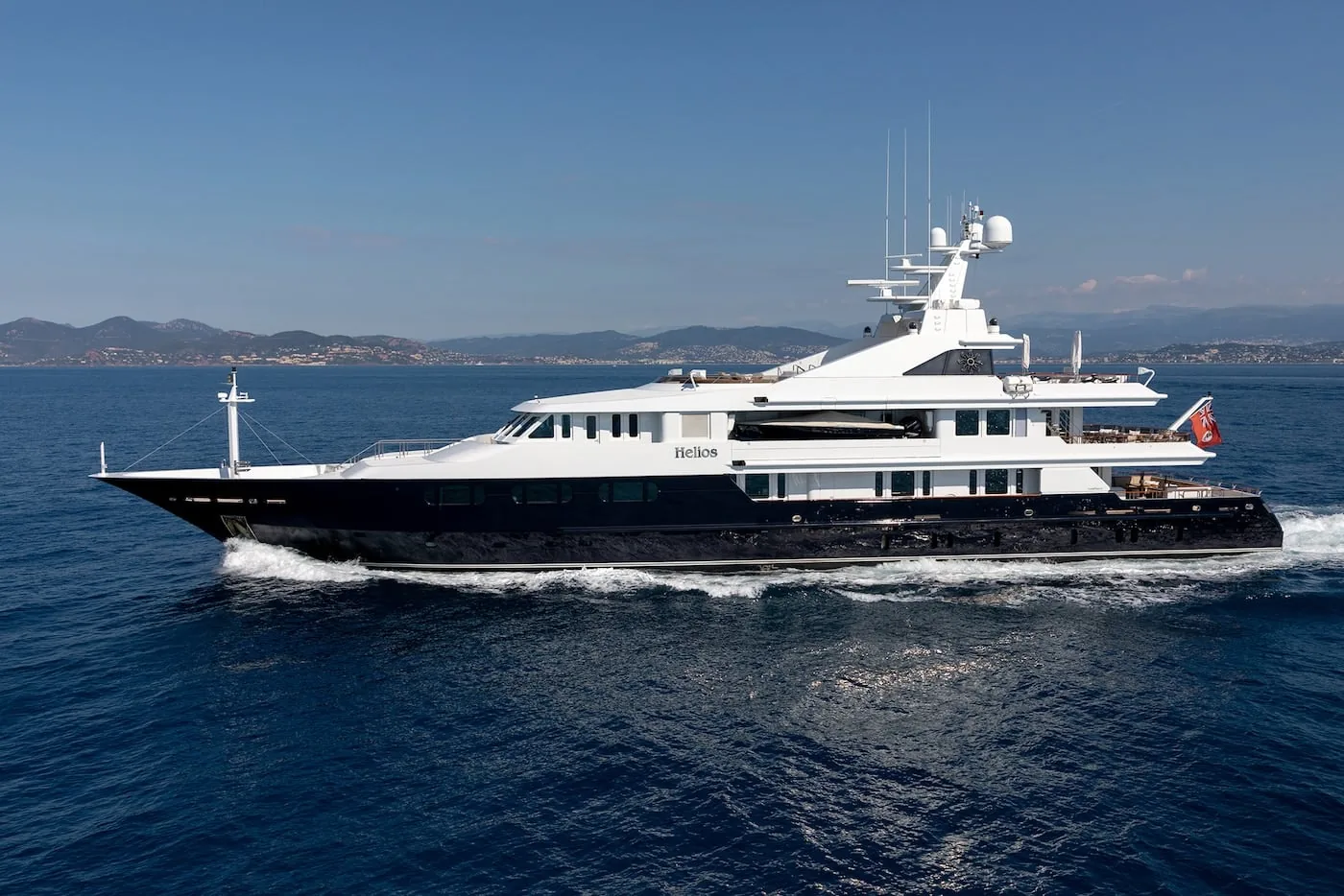 TREEHOUSE - photo 3 yacht charter Monaco